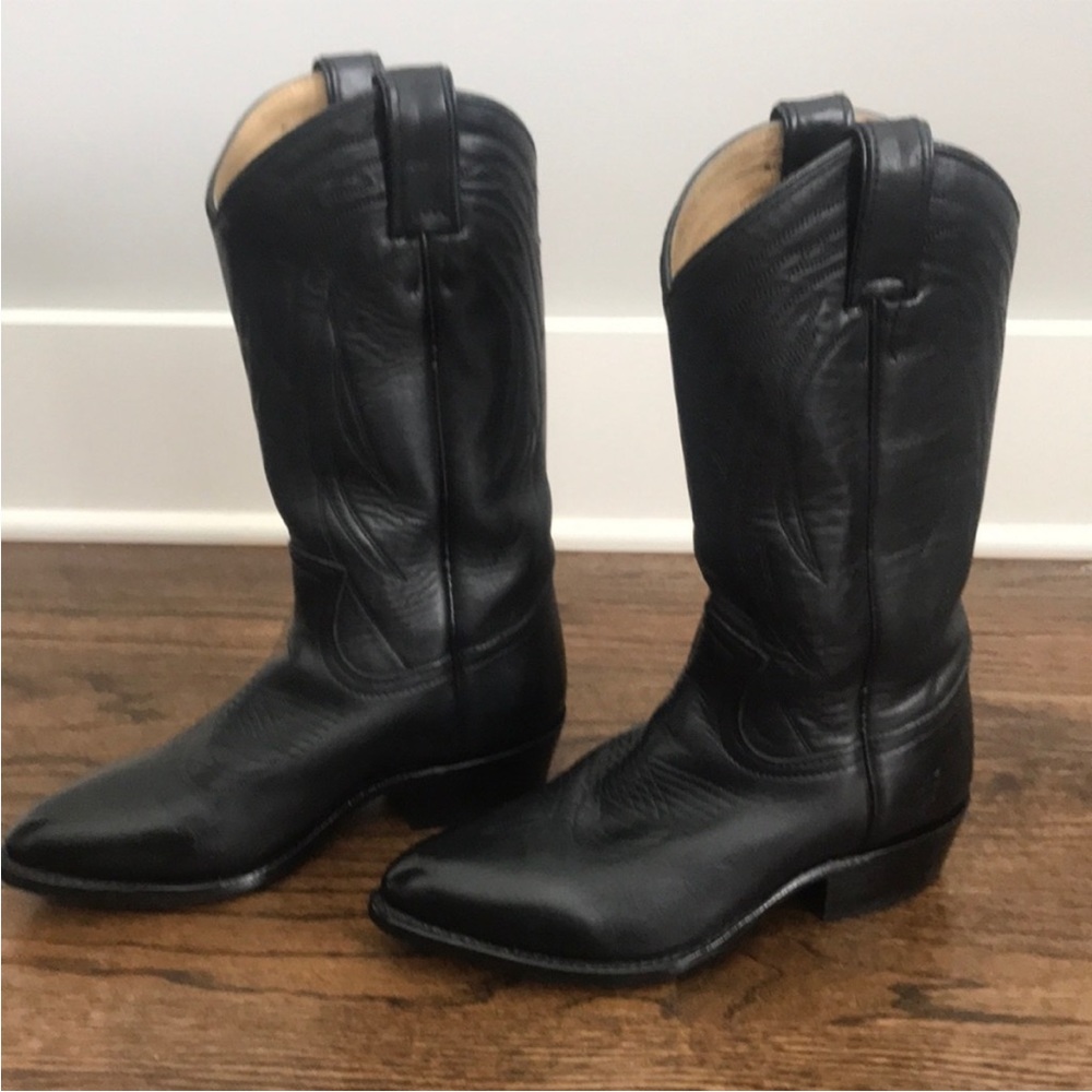 Frye Pull on Cowboy Boots in Black size 7.5